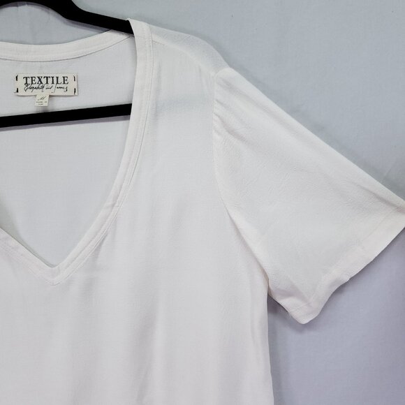 Elizabeth and James Shirt Size Medium Drapey Top V-Neck Shark Bite Hem - Picture 7 of 12